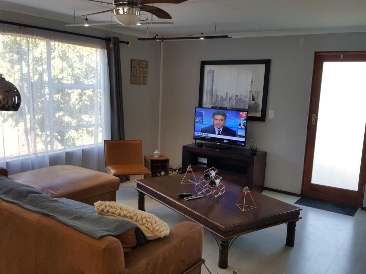 Midrand Guesthouse - Tasa Ngoại thất bức ảnh